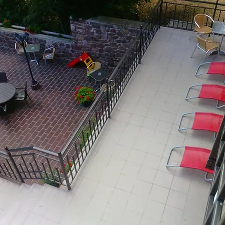 Stan Es Panzio לינה וארוחת בוקר