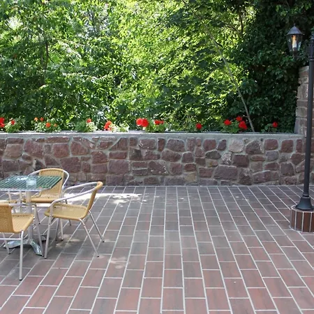 לינה וארוחת בוקר Stan Es Panzio Balatonalmádi