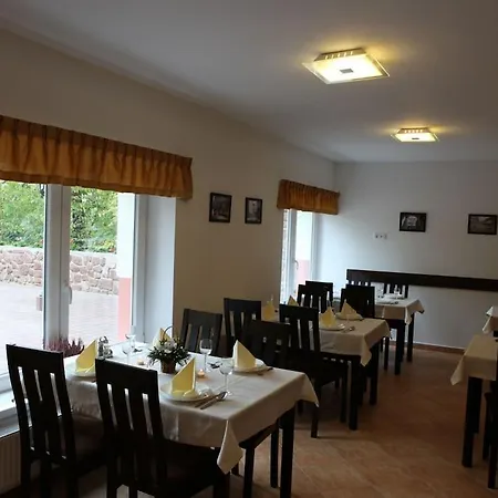 Stan Es Panzio לינה וארוחת בוקר 3*