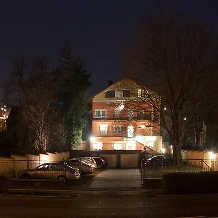 לינה וארוחת בוקר Stan Es Panzio