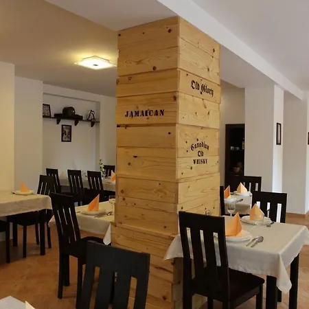 לינה וארוחת בוקר Stan Es Panzio Balatonalmádi