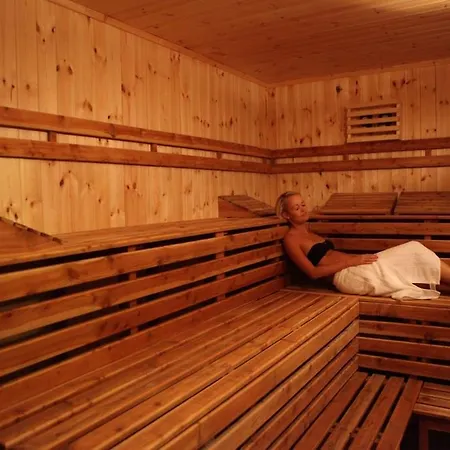 לינה וארוחת בוקר Stan Es Panzio Balatonalmádi