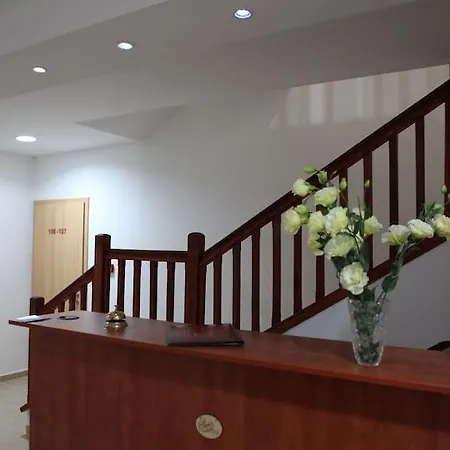 לינה וארוחת בוקר Stan Es Panzio