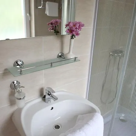 Stan Es Panzio לינה וארוחת בוקר